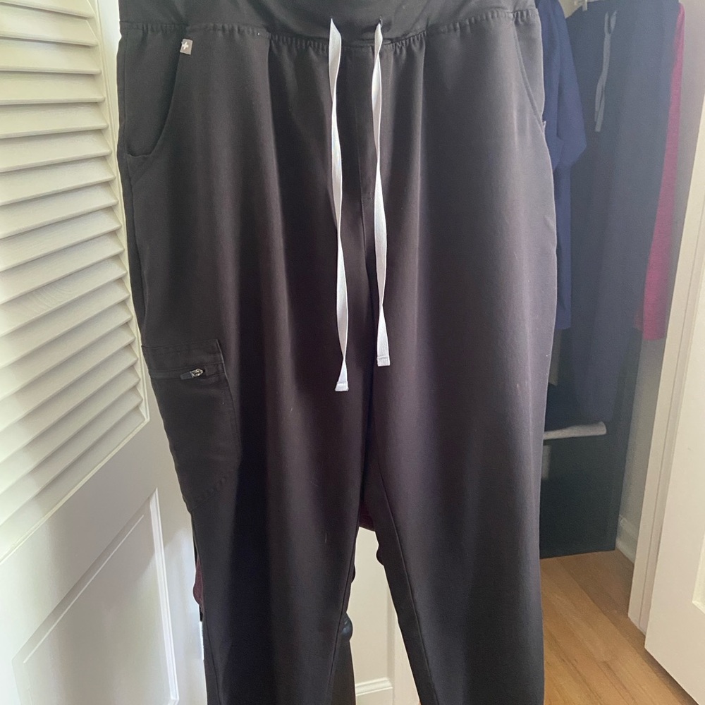 Figs Men's Charcoal Jogger Pants